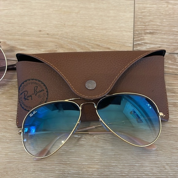 Ray-Ban Aviator Sunglasses with Gradient Blue Lenses - Picture 2 of 4